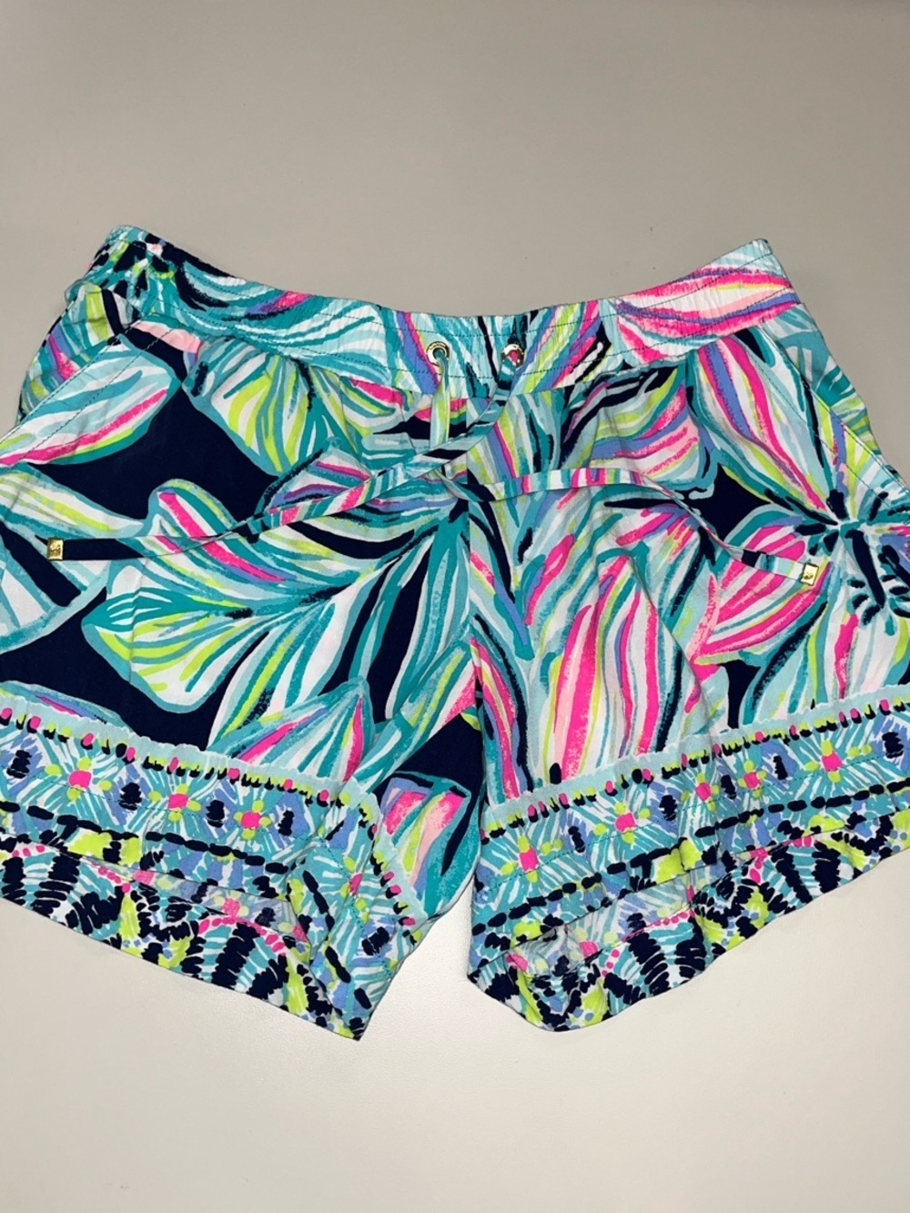 Lilly Pulitzer Tropical Leaf Print Athletic Shorts with Pockets size Small